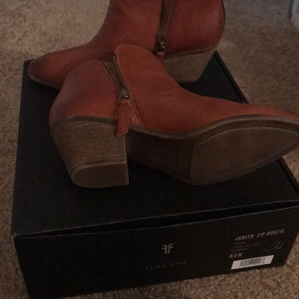 Frye Judith ZIP Booties